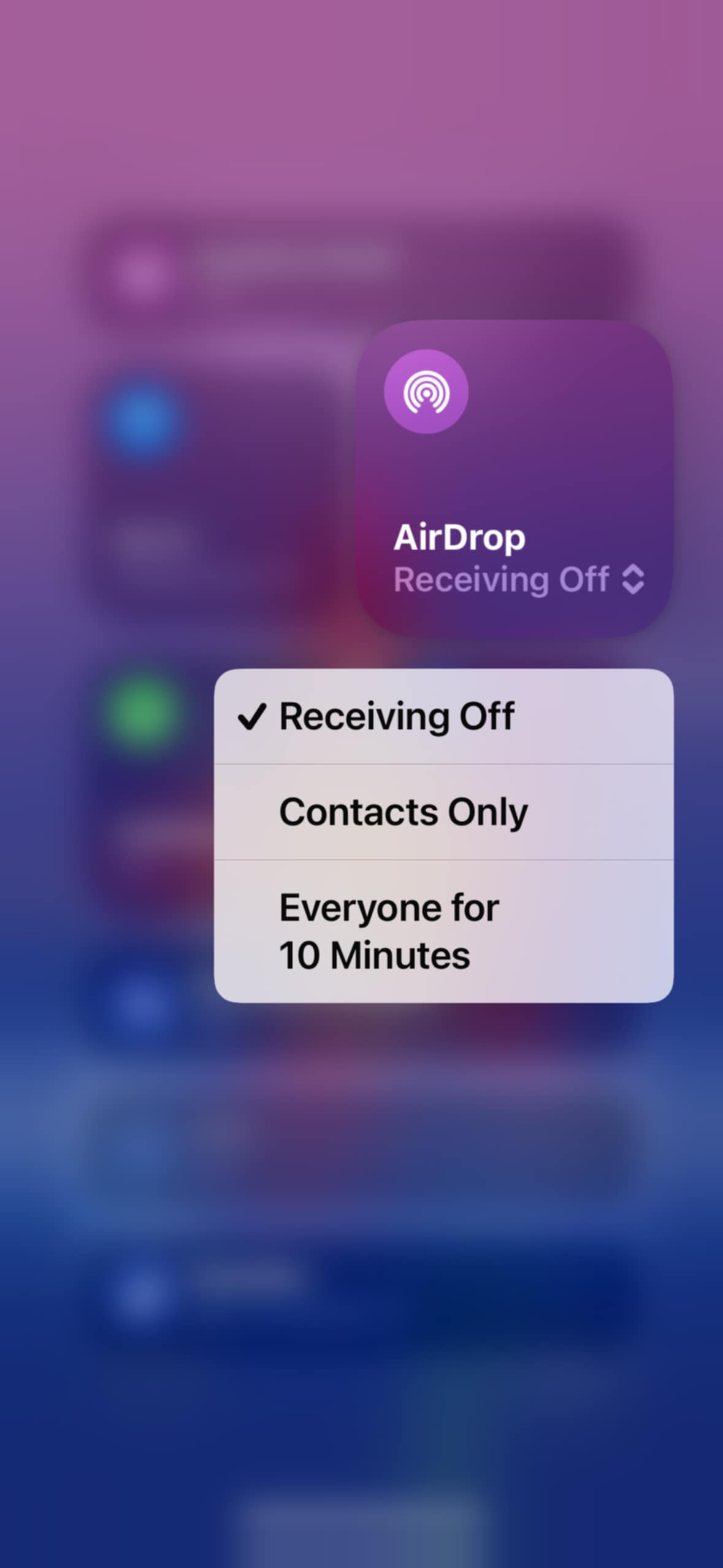 AirDrop menu with visibility settings displayed.